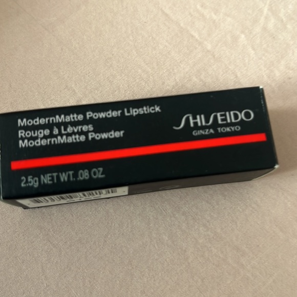 Shiseido ModernMattePowder Lipstick in exotic red - Picture 4 of 7
